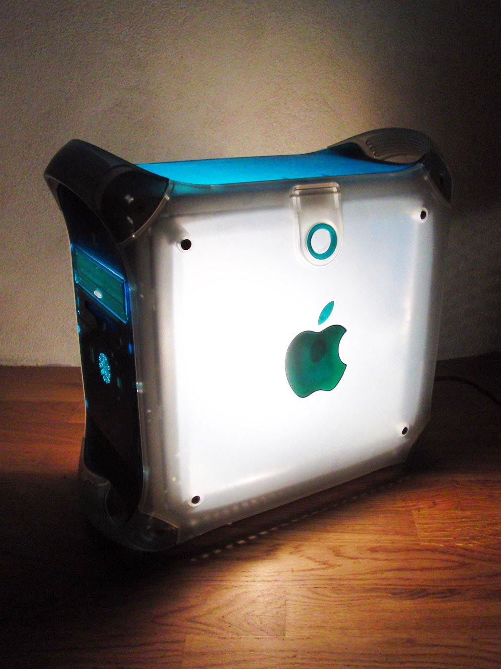 Apple Lamp by Studio B3KM