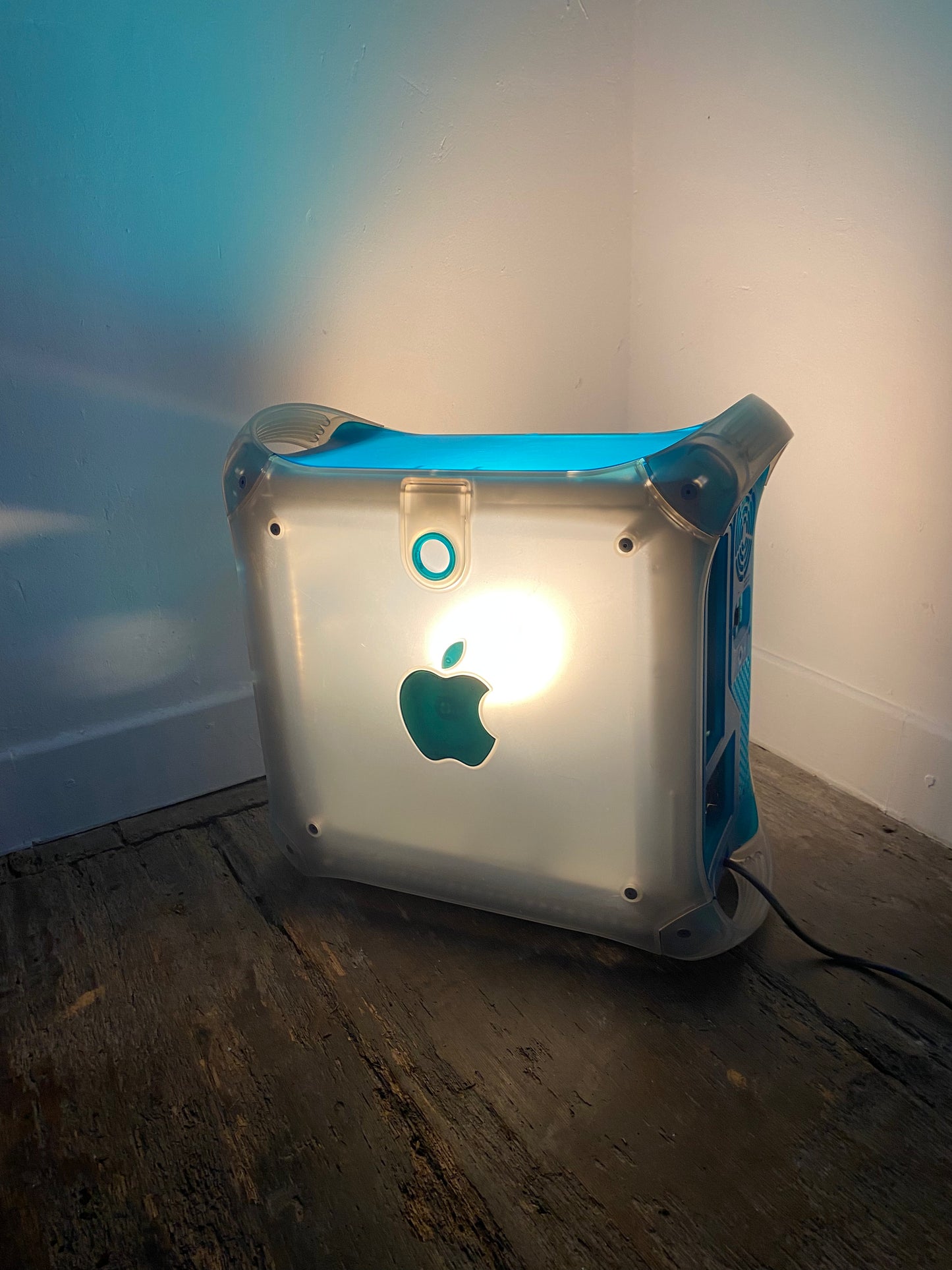 Apple Lamp by Studio B3KM