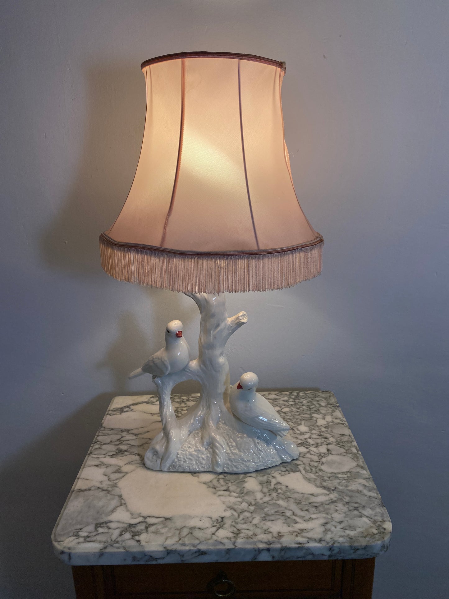 Vintage French Ceramic Table Lamp – Birds, Pink Satin Shade, 1950s
