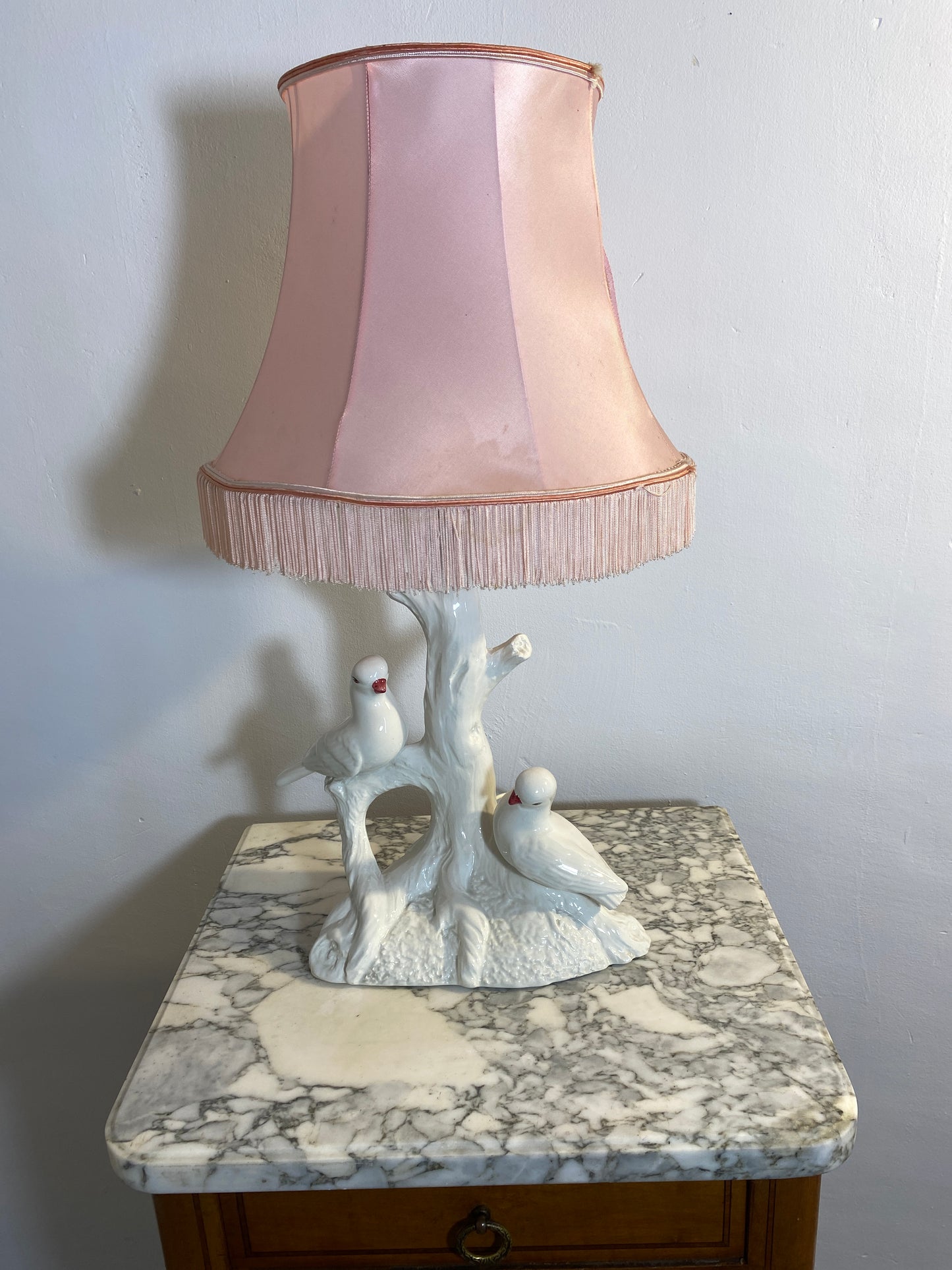 Vintage French Ceramic Table Lamp – Birds, Pink Satin Shade, 1950s