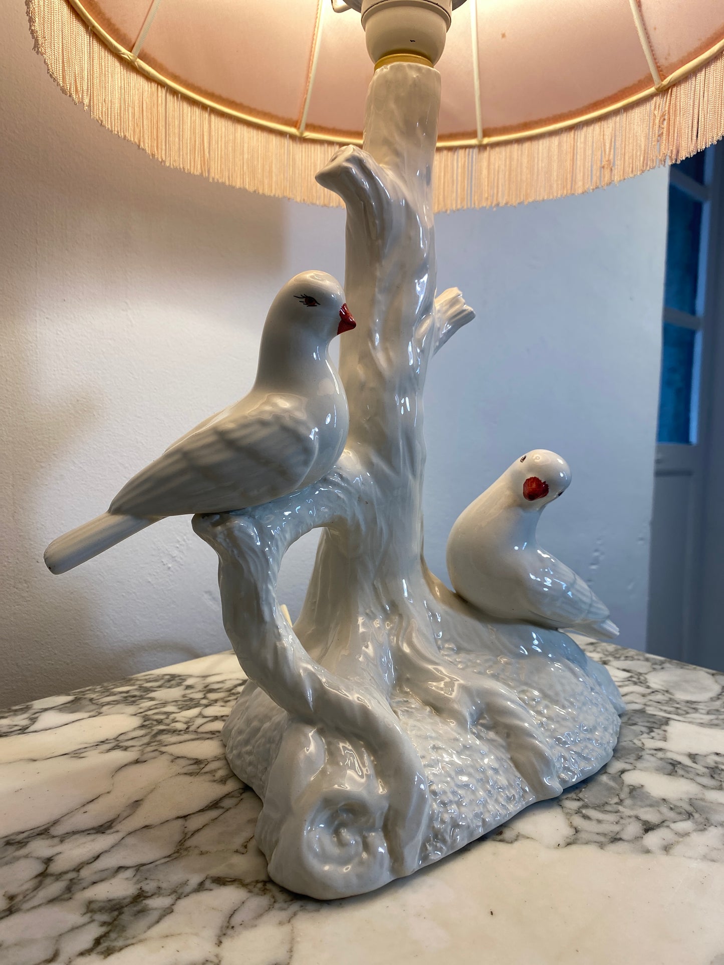 Vintage French Ceramic Table Lamp – Birds, Pink Satin Shade, 1950s