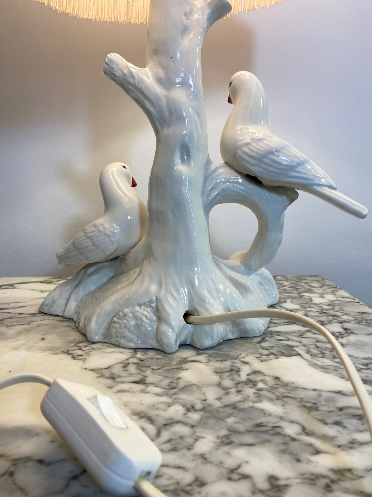 Vintage French Ceramic Table Lamp – Birds, Pink Satin Shade, 1950s