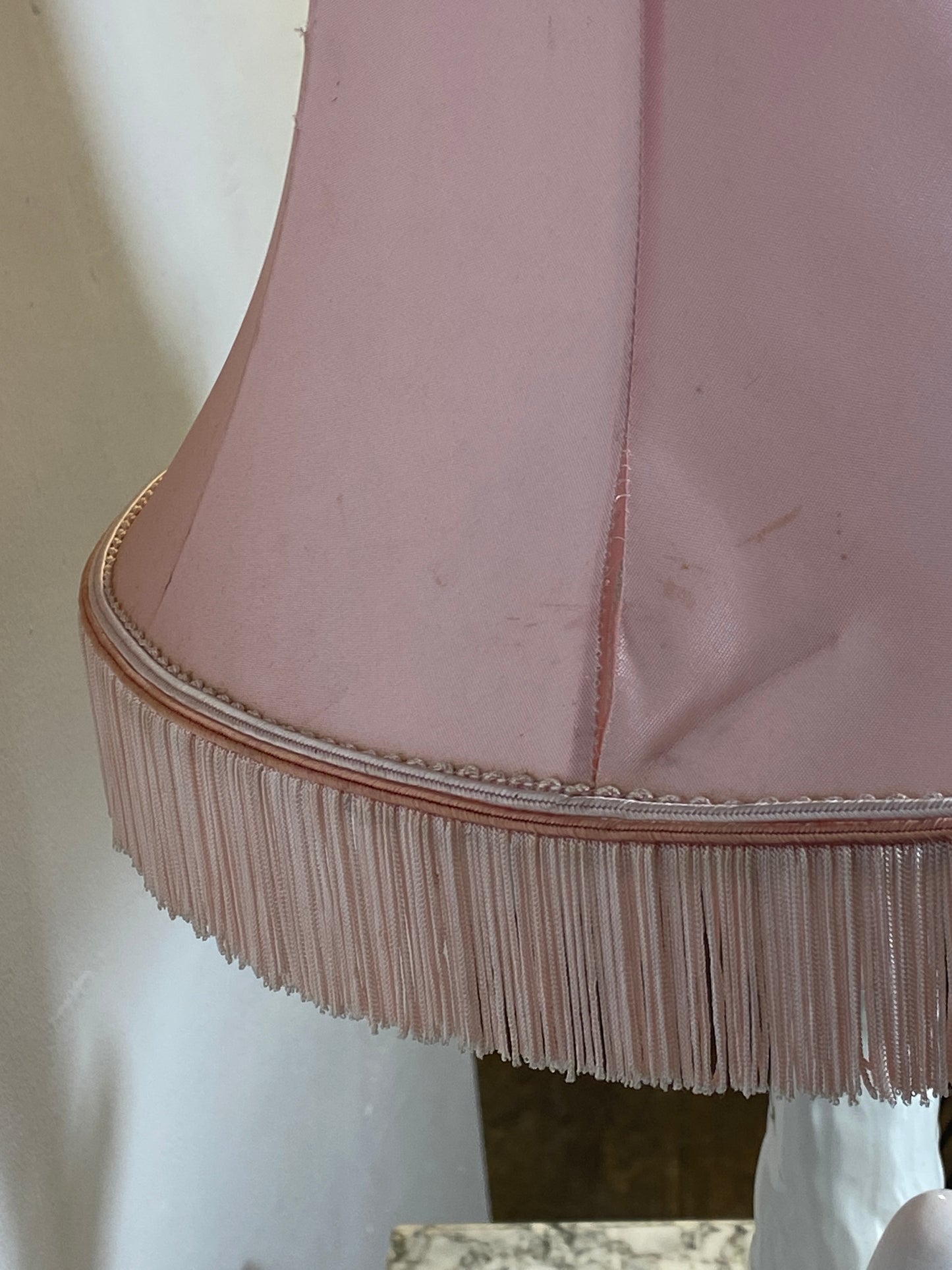 Vintage French Ceramic Table Lamp – Birds, Pink Satin Shade, 1950s