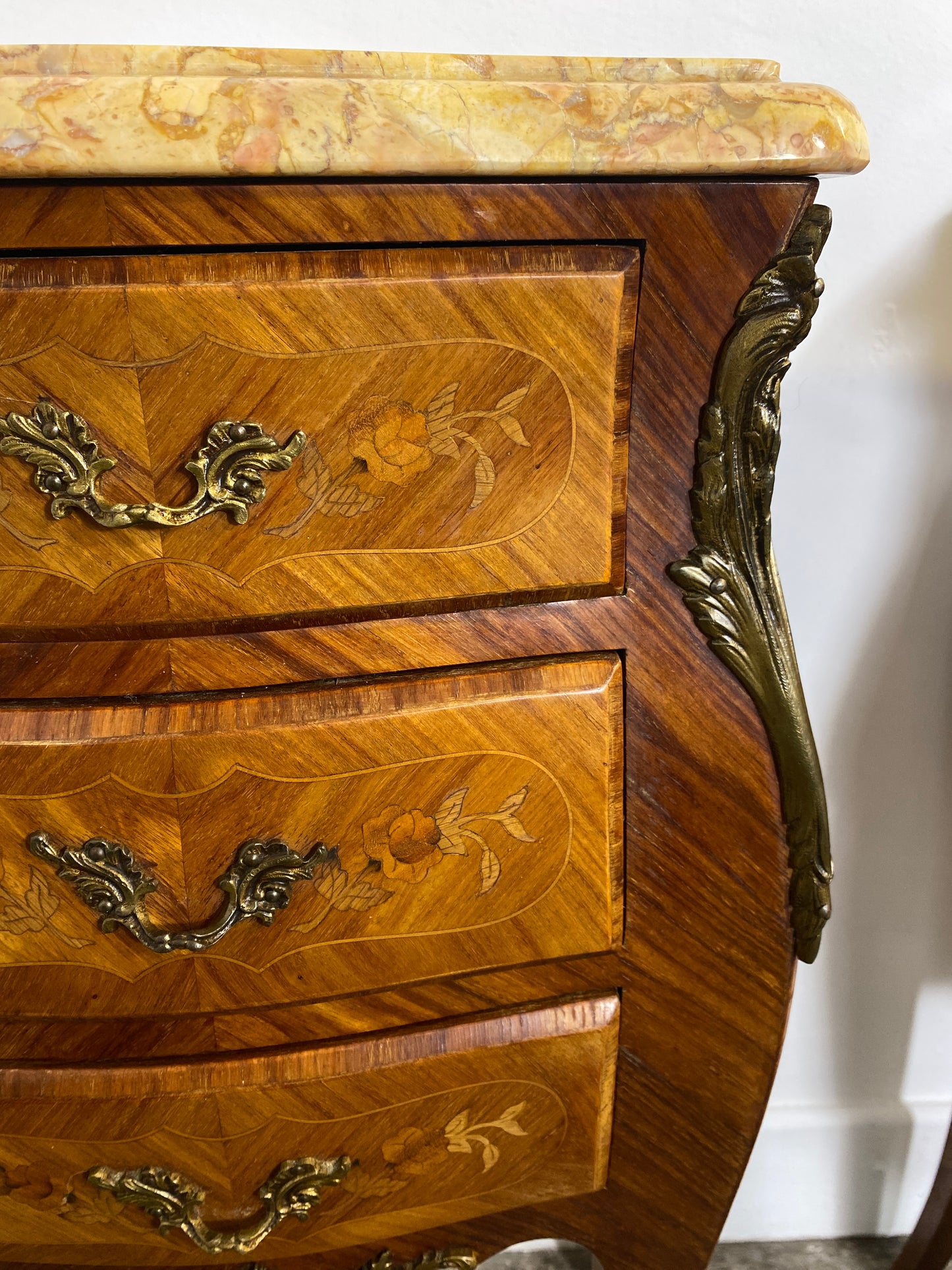Pair of Louis XV-Style Bedside Cabinets with Marble Tops – Mid-20th Century
