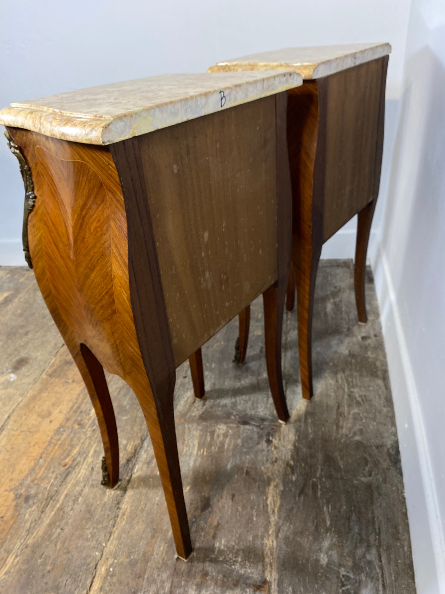 Pair of Louis XV-Style Bedside Cabinets with Marble Tops – Mid-20th Century