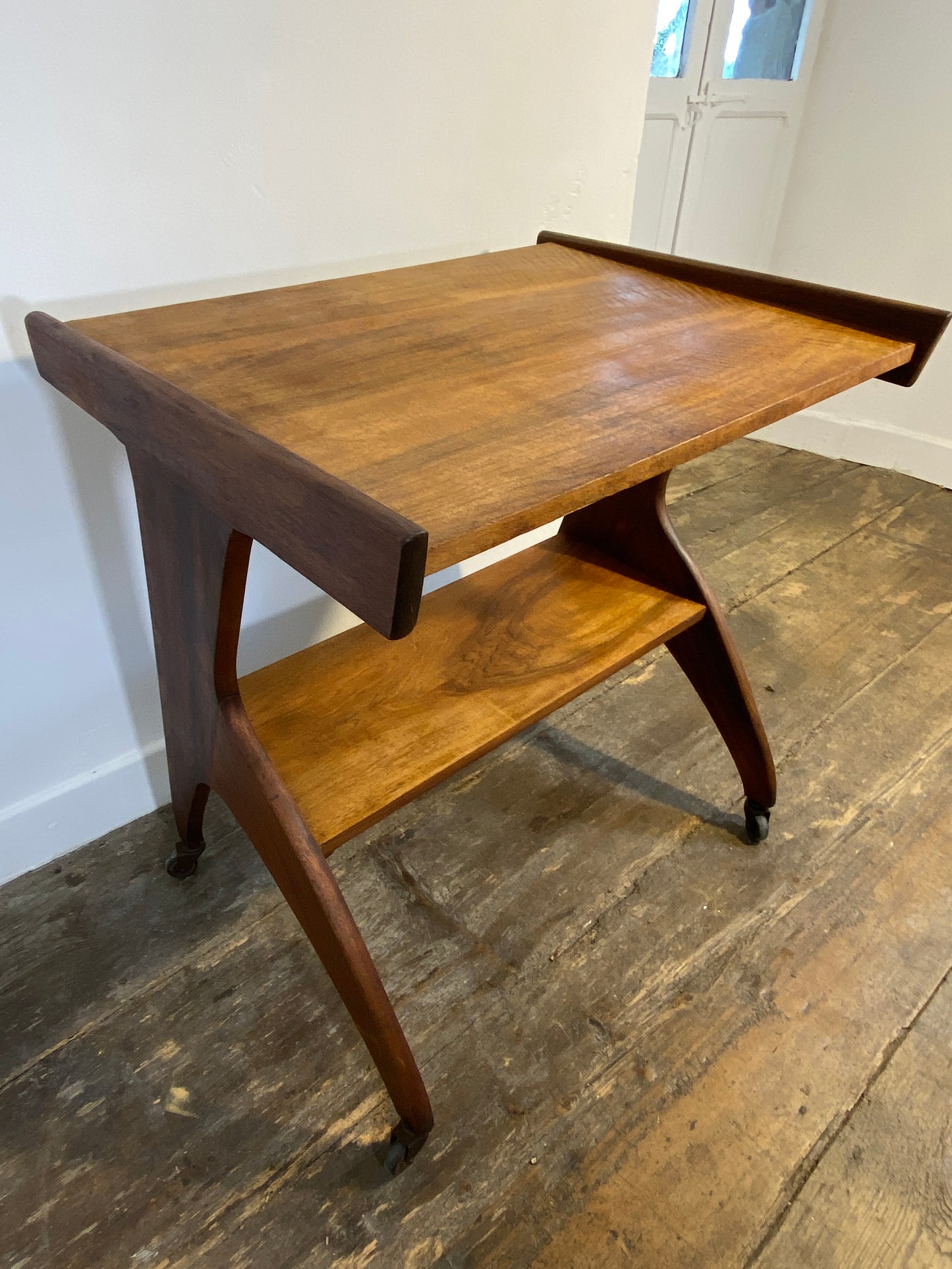Vintage 1950s Mid-Century Modern Side Table on Casters – Sculptural Solid Wood Design