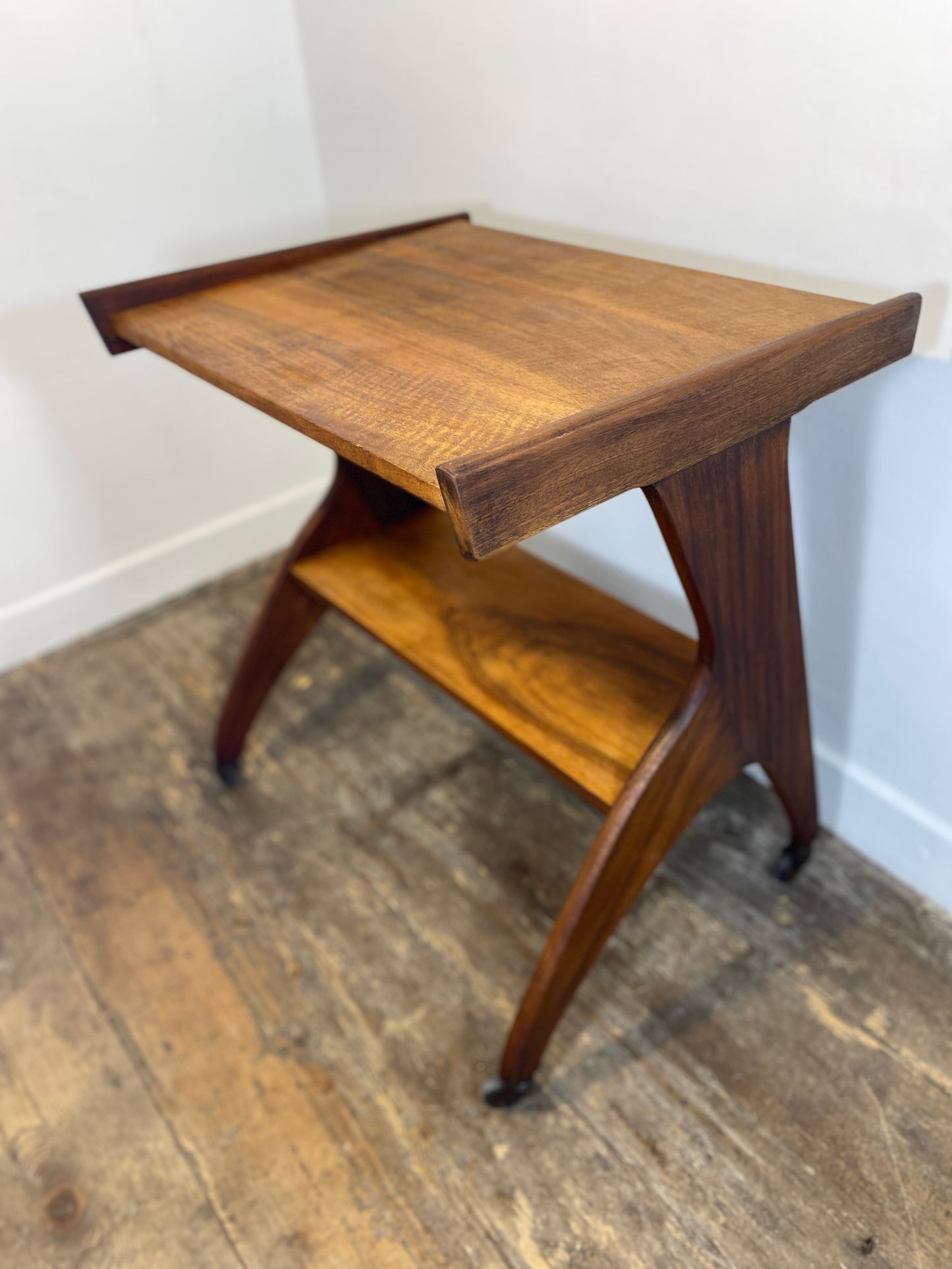 Vintage 1950s Mid-Century Modern Side Table on Casters – Sculptural Solid Wood Design