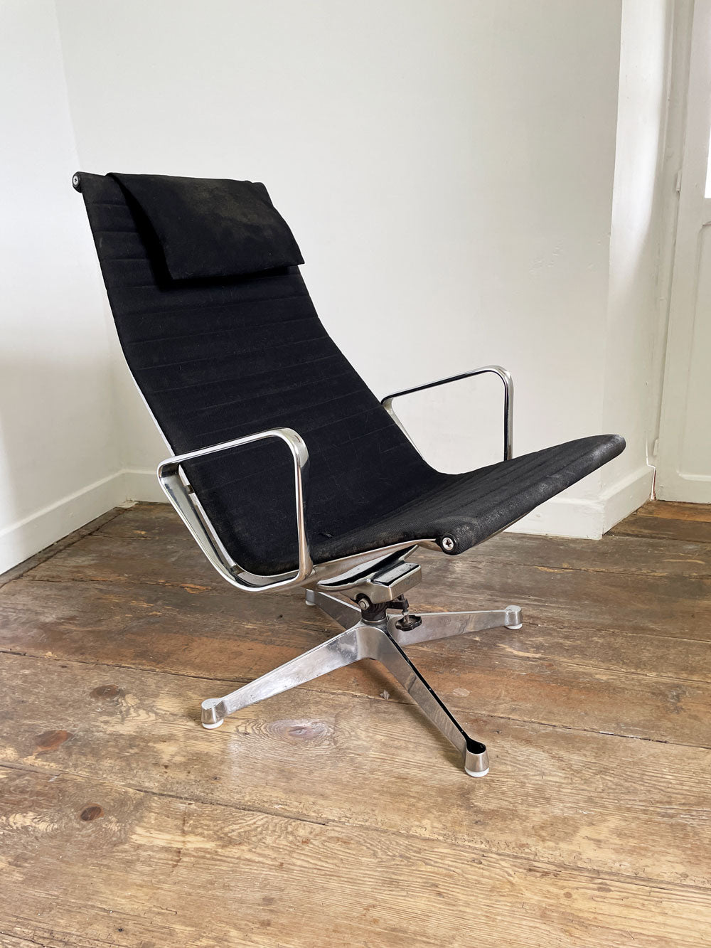 What Furniture Is Considered Vintage?